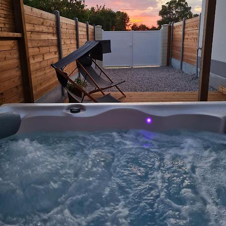 A Fleur De Spa : Maison Chaleureuse Avec Spa Privatif Et Billard. Coulogne Екстер'єр фото